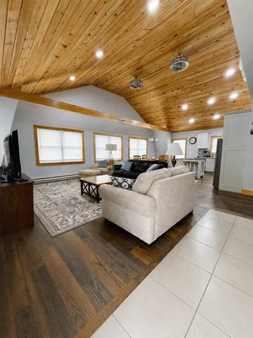 1691 Atlantic Hwy, Waldoboro, ME 04572