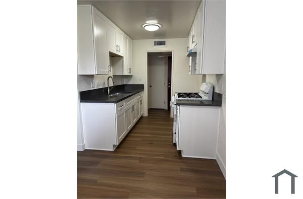 17914 Sherman Way, Reseda, CA 91335