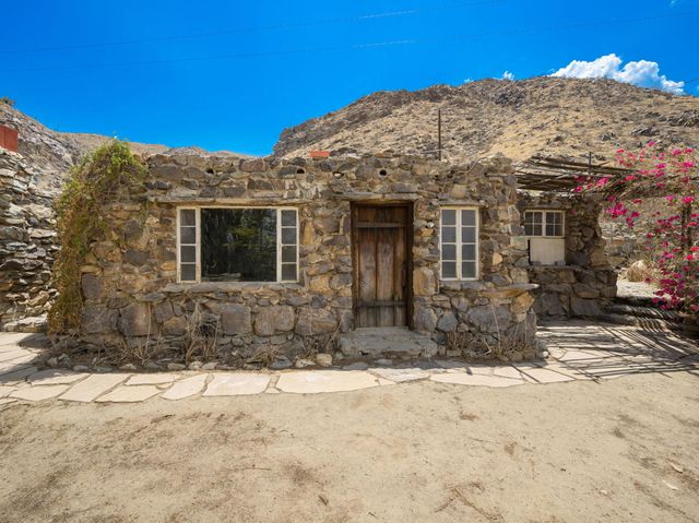 2501 S  Araby Dr, Palm Springs, CA 92264