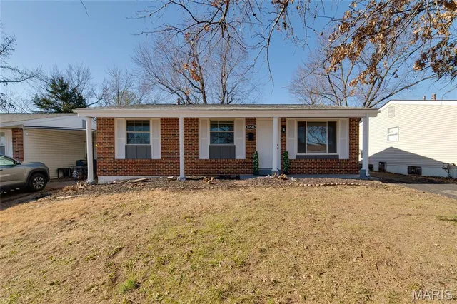 10541 Castle Dr, Saint Louis, MO 63136
