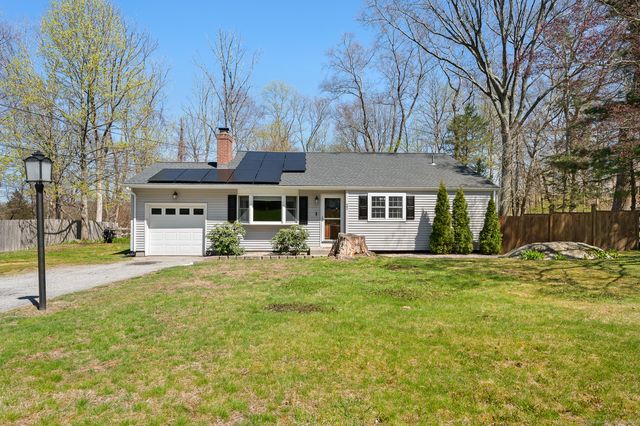 22 Oakwood Dr, Gales Ferry, CT 06335