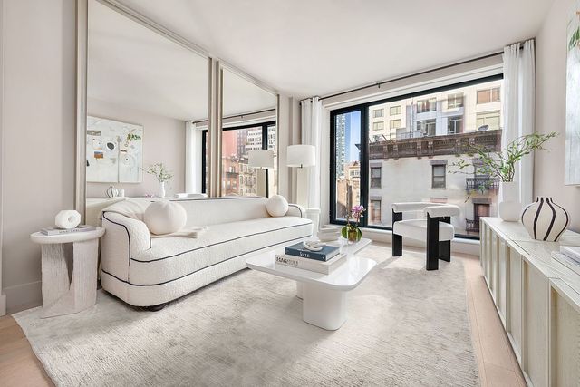 400 W  38th St #5CN, New York, NY 10018