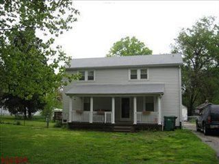 9745 Diamond Dr, Saint Louis, MO 63137