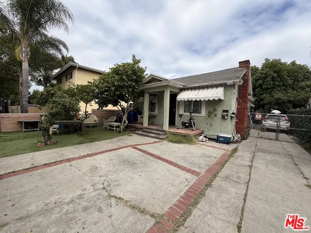 1032 N  Ridgewood Pl, Los Angeles, CA 90038