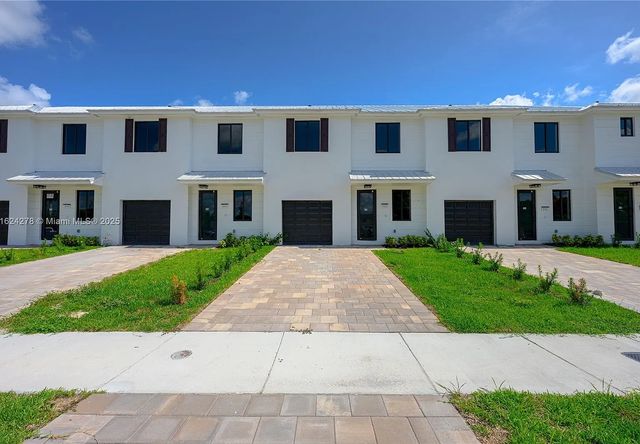 866 SW 1st St, Florida City, FL 33034