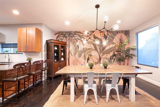 2302 E  9th St, Austin, TX 78702
