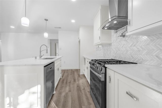 6014 Belarbor St, Houston, TX 77033