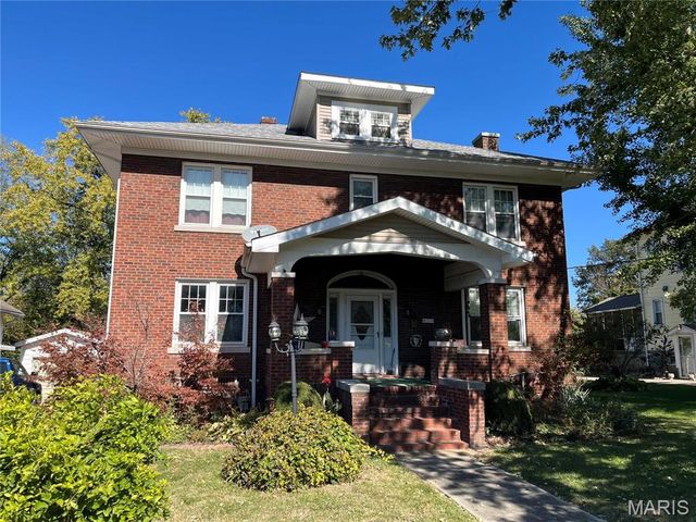 611 W  Main St, Staunton, IL 62088