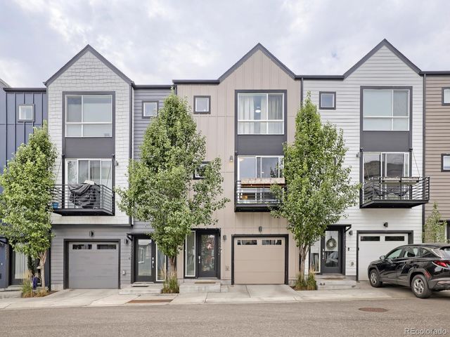 5666 W 10th Place, Lakewood, CO 80214