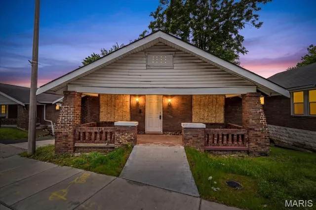 6842 Natural Bridge Rd, Saint Louis, MO 63121