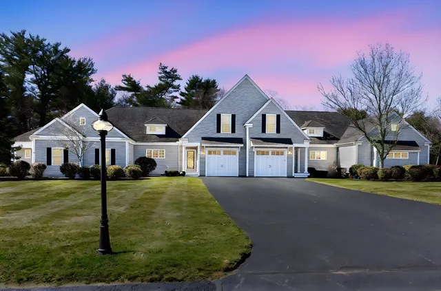 13 Meadowlark Dr, Middleboro, MA 02346