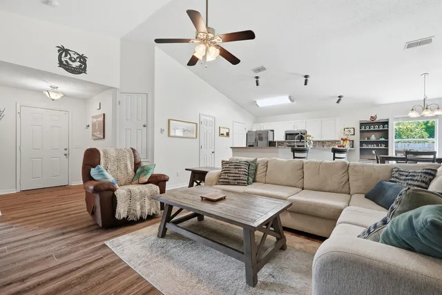 5066 Evergreen Dr, Gulf Breeze, FL 32563