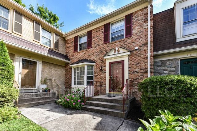 2109 Kings Mill Ct, Falls Church, VA 22043