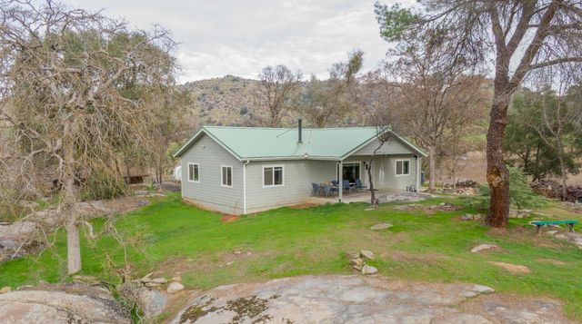 32694 Ruth Hill Rd, Squaw Valley, CA 93675