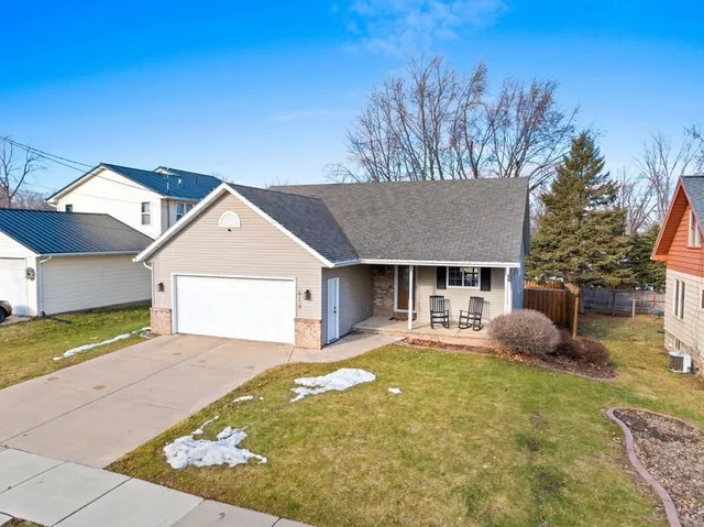 616 W  10th St, Kaukauna, WI 54130