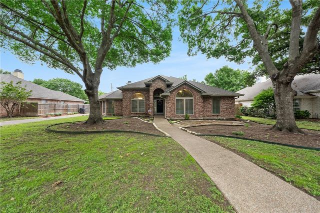 9509 Lost Trails Dr, Woodway, TX 76712