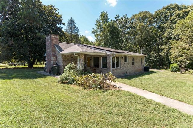 3304 Heitman Dr, Winston Salem, NC 27107