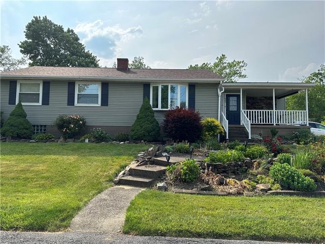605 S  7th St, Youngwood, PA 15697