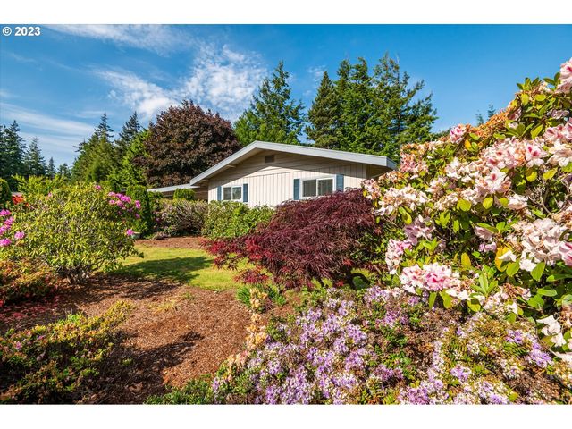3736 Chester St, North Bend, OR 97459