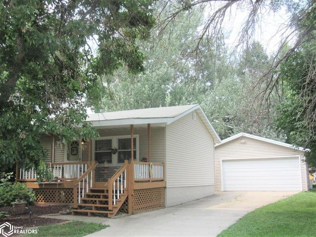 137 Westhaven Dr, Forest City, IA 50436