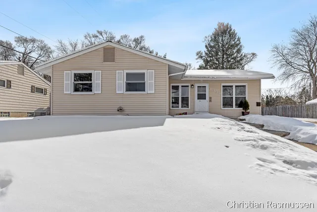 4338 Northgate Dr NE, Grand Rapids, MI 49525