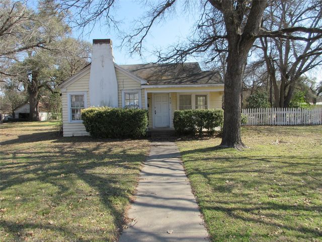 916 Ward St, Ward, TX 76661