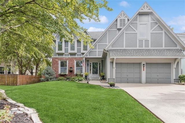8905 W  132nd Ter, Overland Park, KS 66213