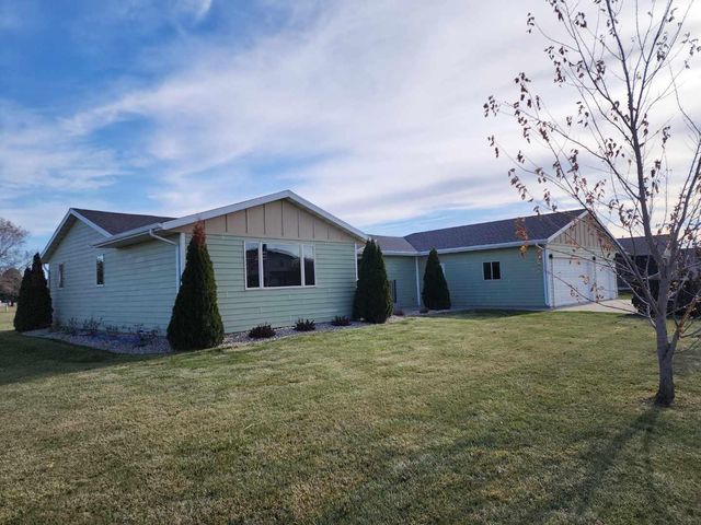 12920 Prairiewood Dr, Aberdeen, SD 57401