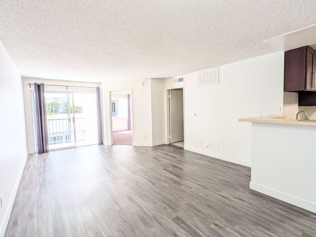 864 S  New Hampshire Ave #219, Los Angeles, CA 90005