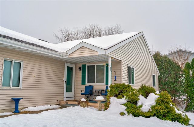 711 Kensington Sq, Stoughton, WI 53589