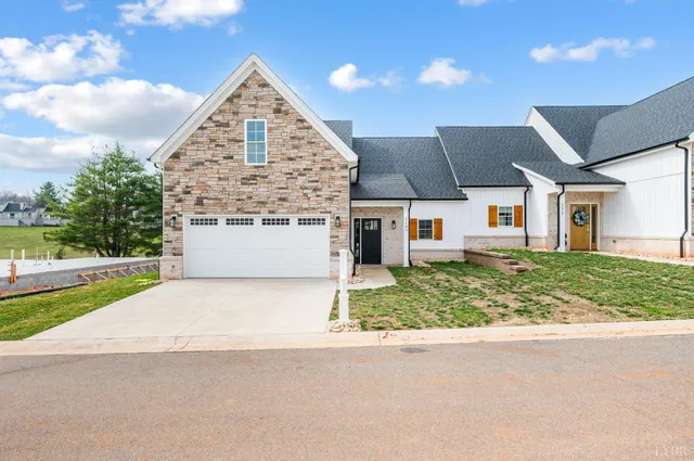 1189 Grandset Dr, Forest, VA 24551
