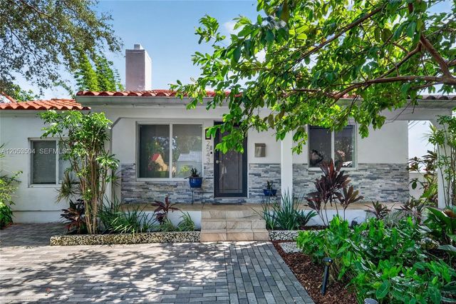 2543 SW 15th St, Miami, FL 33145