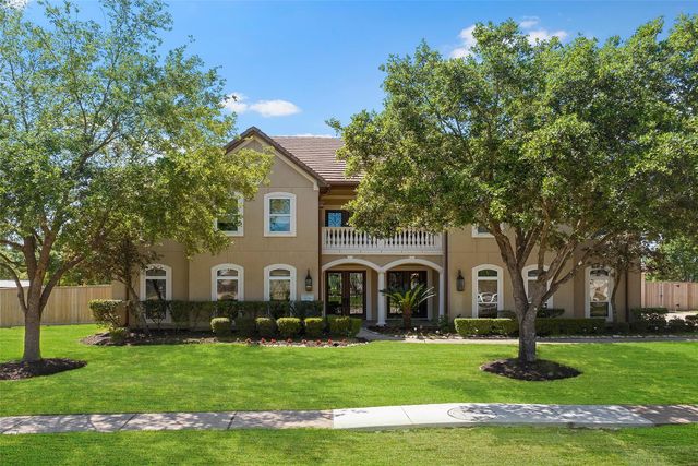 11806 Crescent Bluff Dr, Pearland, TX 77584