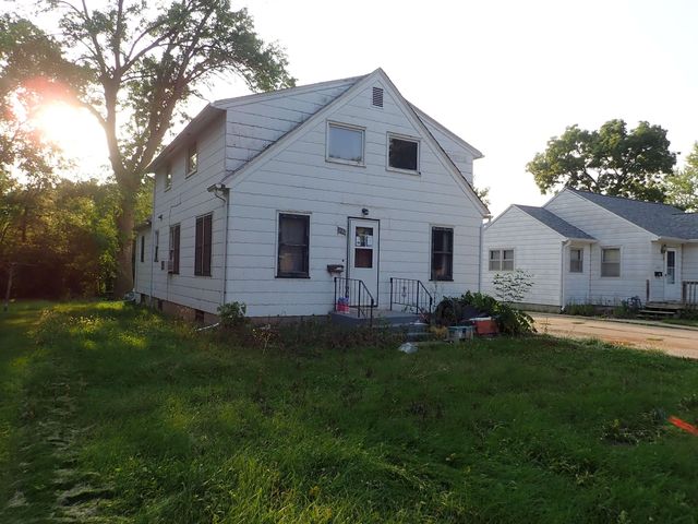 321 N  17th St, Estherville, IA 51334