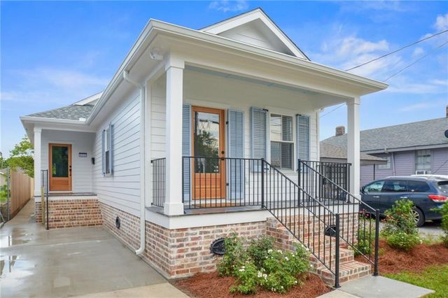 938 11th St, Gretna, LA 70053