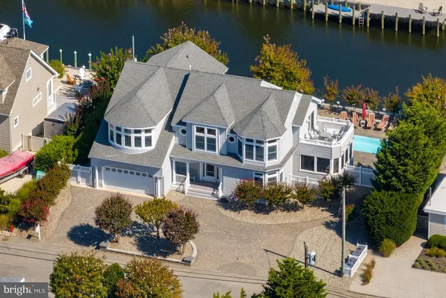 215 Nautilus Dr, Long Beach, NJ 08008