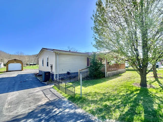 1011 Matoaka Rd, Rock, WV 24747