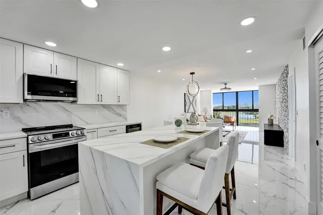 8900 Washington Boulevard #416, Hollywood, FL 33025