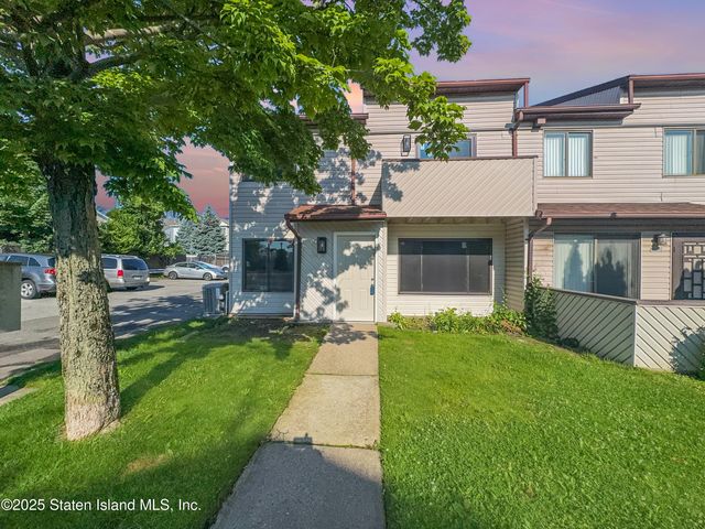 81 Selvin Loop, Staten Island, NY 10303