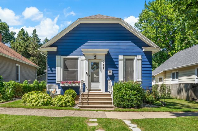 913 Wolcott Ave, Saint Joseph, MI 49085