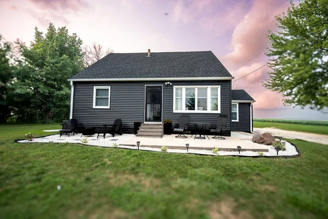 1471 280th St, Clare, IA 50524