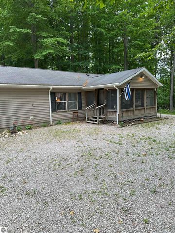 495 Prairie Ln SW, Kalkaska, MI 49646