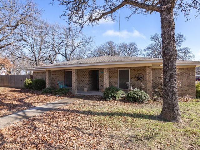 258 Tanglewood St, Bowie, TX 76230