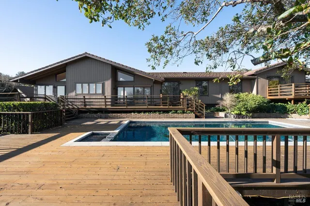 120 Cabro Court, Novato, CA 94947