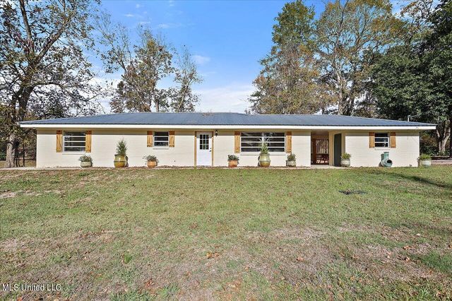405 5th St SW, Magee, MS 39111