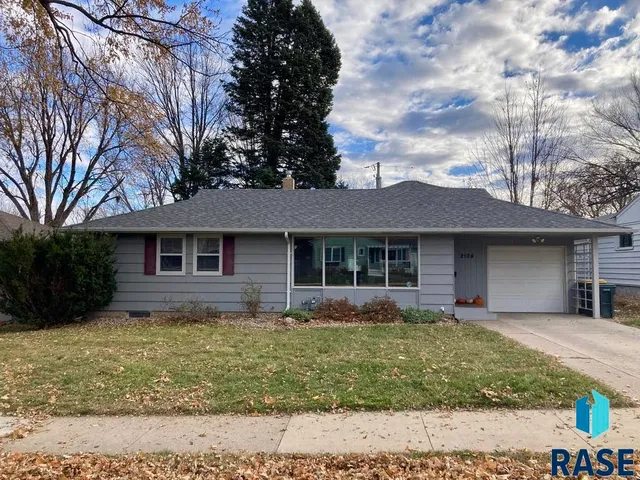 2104 S  Holly Ave, Sioux Falls, SD 57105