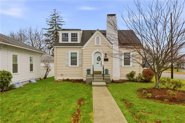 287 Parkside Dr, Warwick, RI 02888