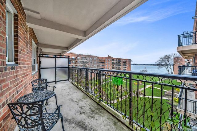 162-41 Powells Cove Boulevard #5C, Flushing, NY 11357