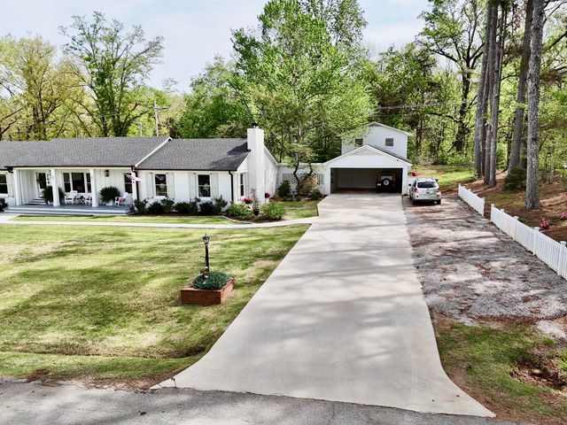 704 E  Shady Ln, New Albany, MS 38652