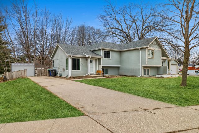 2220 E  Rose Ave, Des Moines, IA 50320